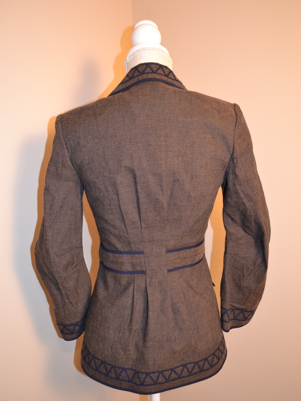 BCBGMaxAzria Brown Blazer with Navy Trim and Belt - Picture 5 of 7